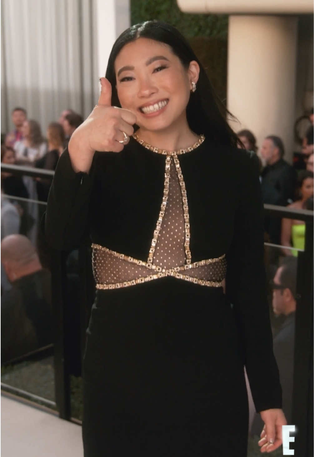 Awkwafina came to slay the #GoldenGlobes #Glambot. #AwardsSeason 🤩