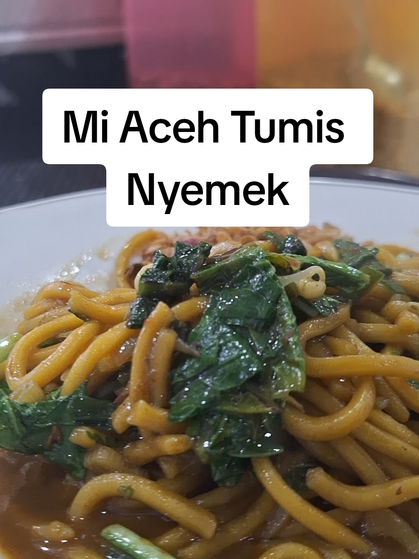 Mie Aceh Tumis Nyemek Becek  #waroengkupiaceh #kopiaceh #mieaceh #miebangladesh #acehtiktok #acehviral 