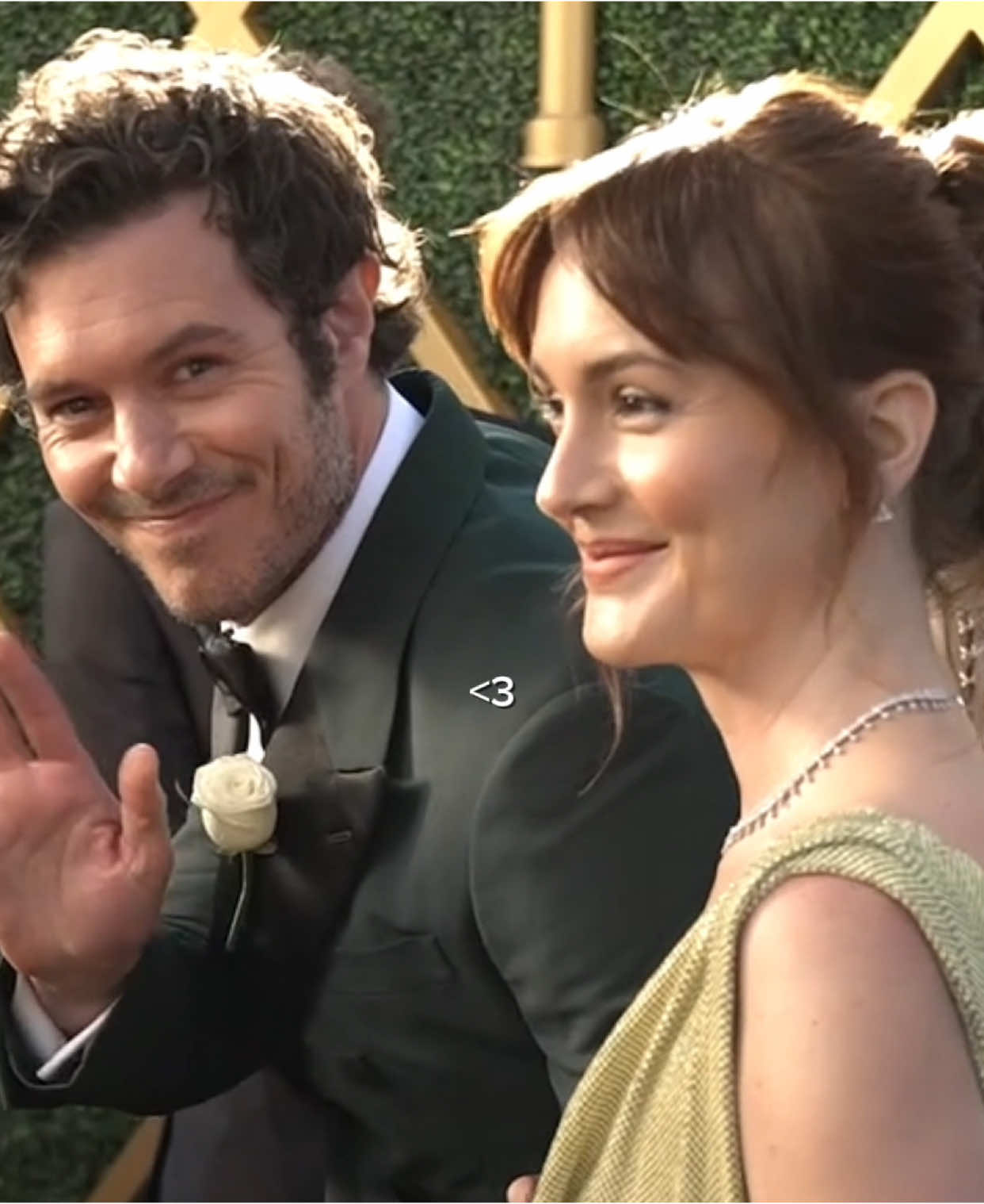 leighton meester and adam brody at the 2025 golden globes !! #gossipgirl #blairwaldorf #leightonmeester #adambrody #theoc #sethcohen #leightonmeesteredit #blairwaldorfedit #goldenglobes #viral #fyp