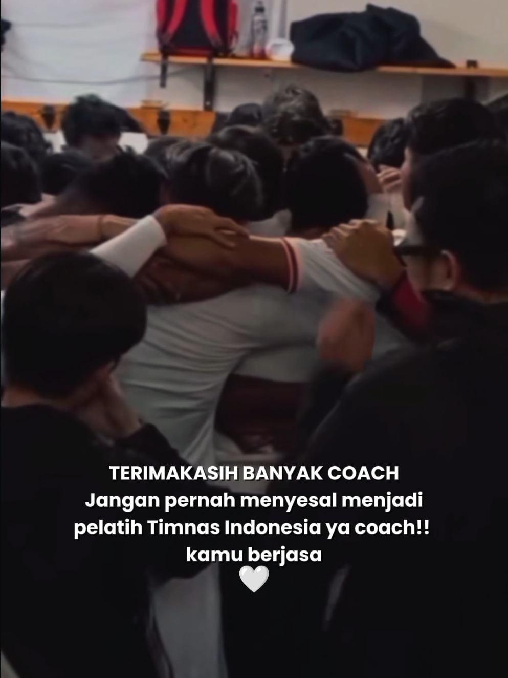 🚨 BREAKING NEWS Melalui Konferensi Pers yang digelar siang hari ini (6/1), PSSI resmi mengakhiri kerjasama dengan pelatih asal Korea Selatan, 🇰🇷Shin Tae-yong sebagai nakhoda Timnas Indonesia. -SELESAI SUDAH- TERIMAKASIH COACH🤍🫡 (Saya akan merindukan gemuruh memanggil nama 