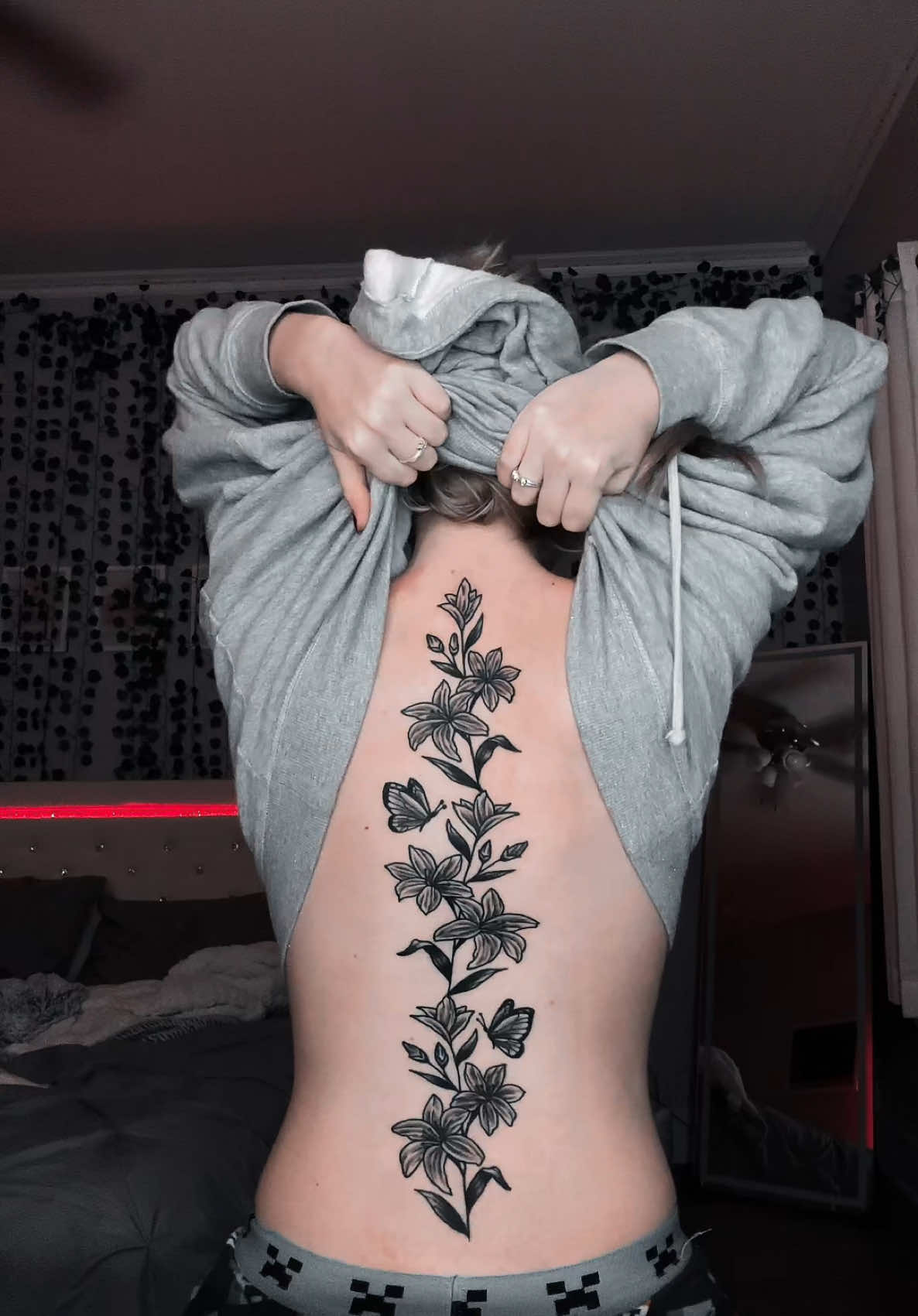 Oh she is GORGEOUS without the wrap on ✨🌸🌱#spinetattoo#flowers#tattootiktok 