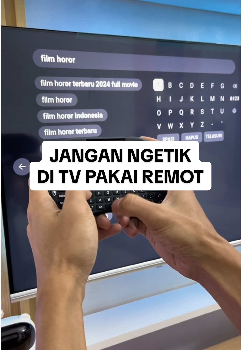 Jangan ngetik di tv pakai remot ! selain kelamaan, bikin capek jari juga 🤣, mending pakai mini keyboard wireless aja, ngetik di tv makin cepat simple, dan gabikin remot tv cepet rusak karena sering di teken teken. #minikeyboard #keyboardmini #remottv #minikeyboardwireless #minikeyboardi8 #keyboardwireless #keyboardsmarttv #keyboardtv #cuantanpabatas 