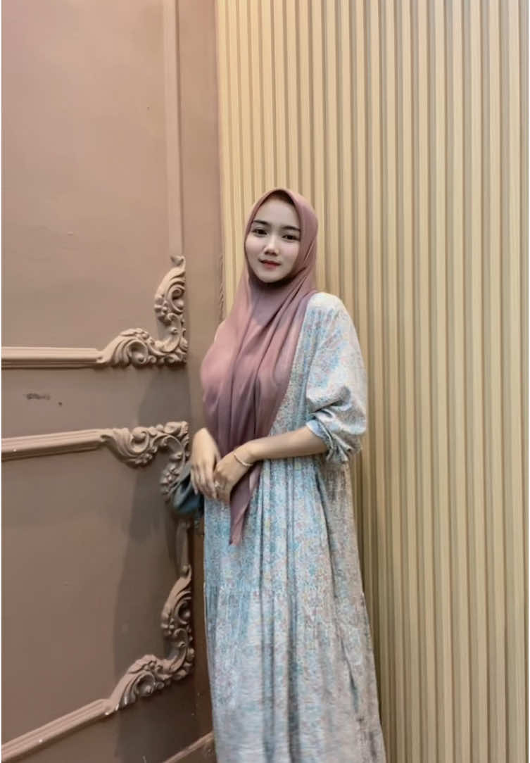 Wajib bgt punya, bahannya adem enak dipake sehari hari😍 #fyppppppppppppppppppppppp #mididress #midimotifkekinian 