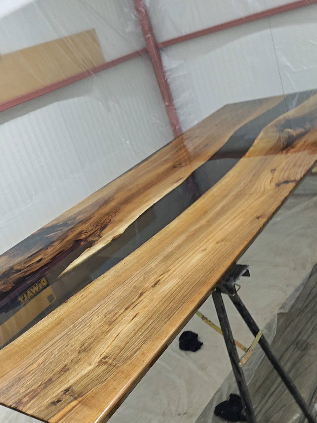 #2024  #epoxy  #tables  #ART  #passion  #woodworking  #walnut  #artresin  #coffetable 