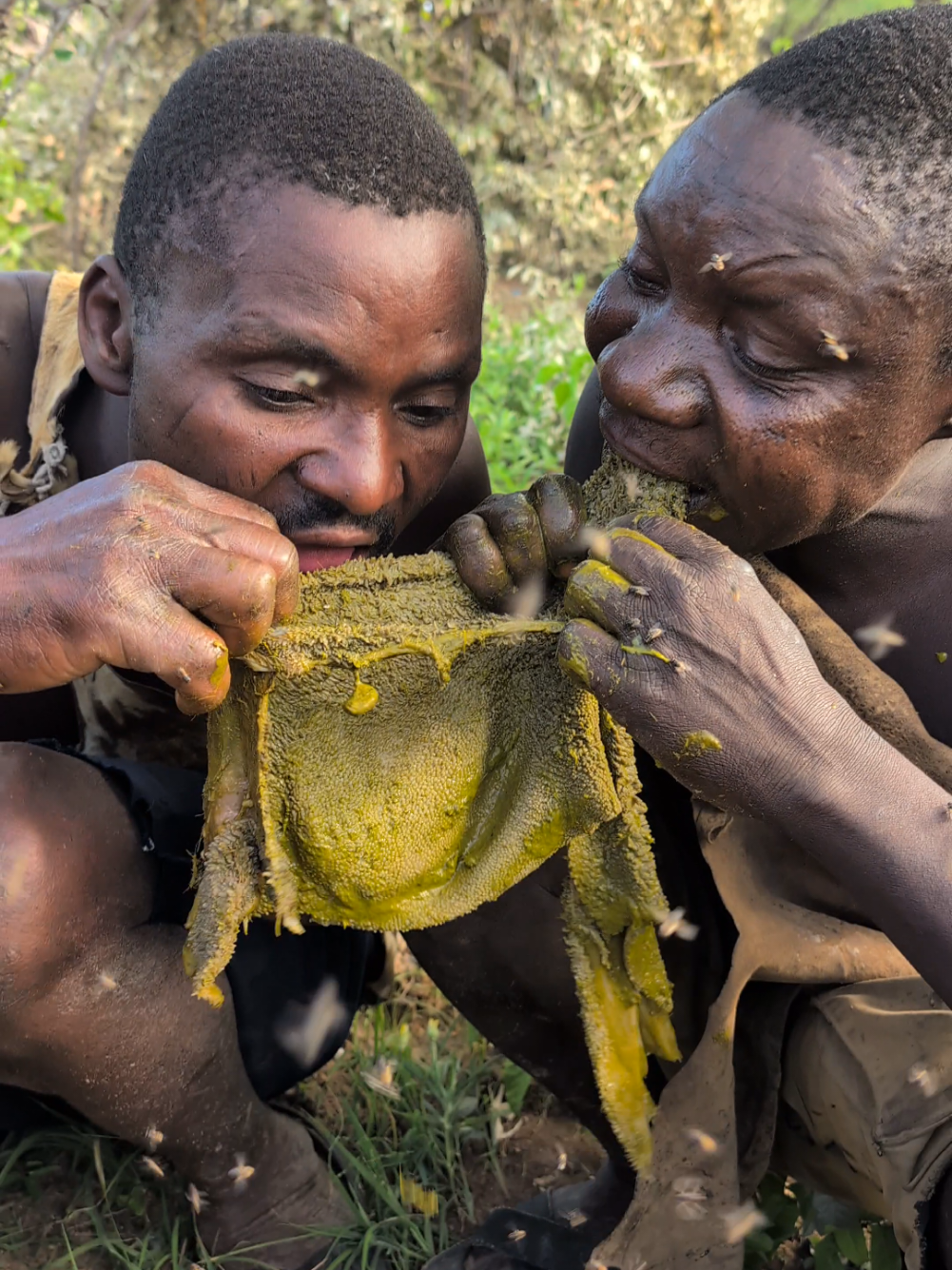 Ohh,,🤤 it's lunch food, very delicious 😋 hadza Eating Low meat and enjoy their food#culture #food