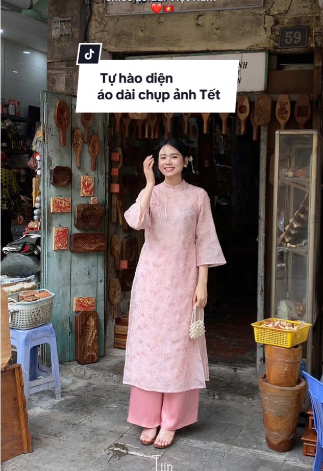 Diện áo dài lên phố chụp ảnh đón Tết ♥️🇻🇳 #tiinstore #tiinofficial #fypシ #xuhuong #viral #vietnamvodich #aodai #chupanhaodai #xh #affcup #vietnam #hanoi #vibe 