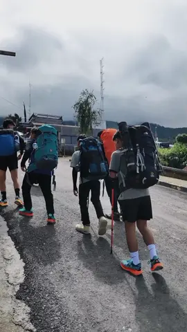 sepatu cek di keranjang kuning 🥶#fypシ #sepaturunning #masukfyp #pendakigunung #pendakiindonesia #bismillahfyp #hoka #sepatutrailrun#mountains #lawumountain 
