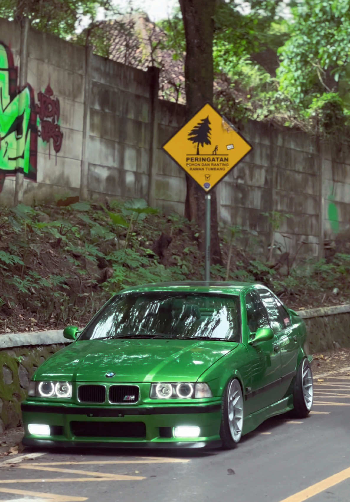 eeeeee aaaaaa e.e.e.e aaaaa 🤣 #e36 #318is #318ismotorsport #bmw #bmw #e36m3 #green #318isedan #e36indonesia #bimmers 