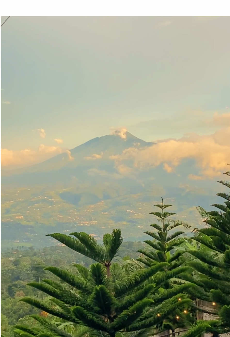 Bogor itu makin indah kalau ada kamu nya-!! #kedaikopi #cafebogor #wisatabogor #serunyaliburan #sunset #kedaikopiabdicijeruk #fyp 