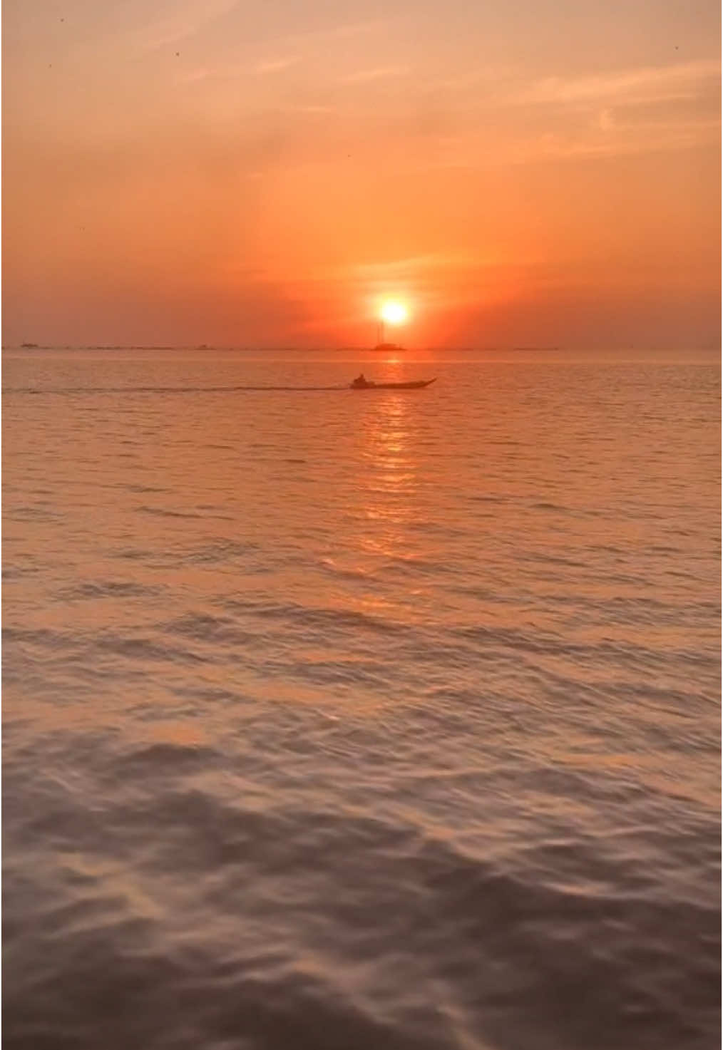 Hoàng hôn Rạch Giá ở cái tầm 😏 #labanrg #rachgia #rachgiasunset #sunset #sunsetlover #hoanghon #hoanghonrachgia #hoanghontrenbien #sea 