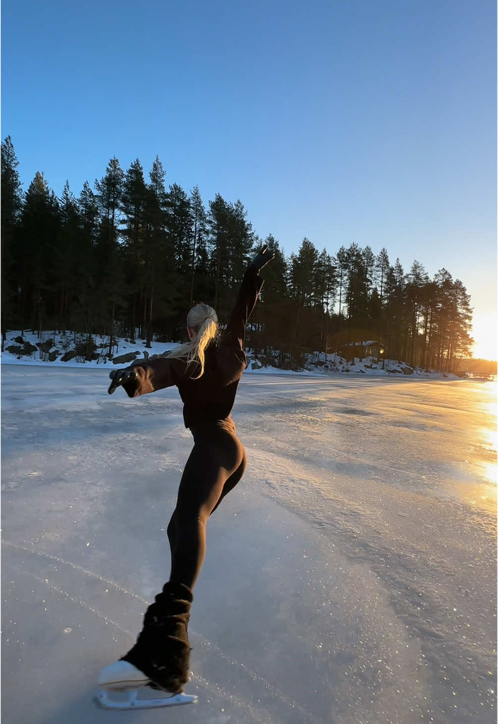 ✨✨ #IceSkating #figureskating #winter #outdooricerink #finland #iceskatingtiktok #lake #choreo #outdoorice 