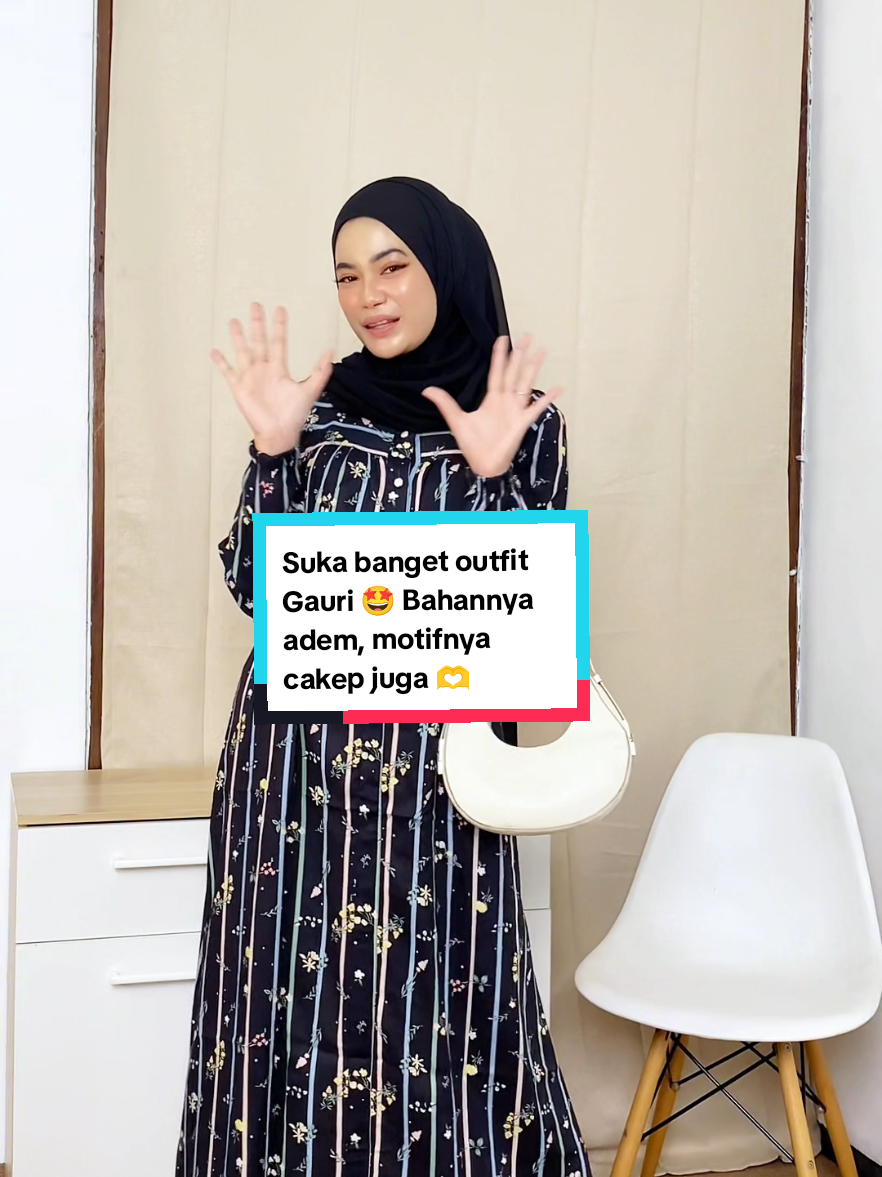 Suka banget outfit Gauri 🤩 Bahannya adem, motifnya cakep juga 🫶🏻 Kira² mau dipake kemana nih?  #gamisjumbo #gamis #dress #rekomendasi #gamismotif