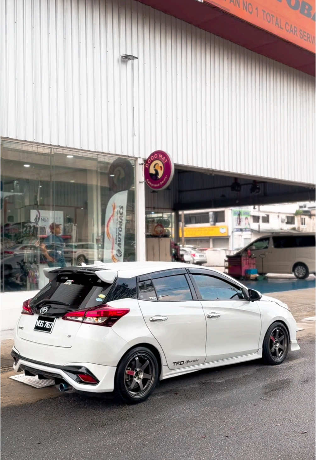 Lama dah tak step  👣 🕺🏻 . #centraldominate #yaris #yarismodifikasi #trdconcept