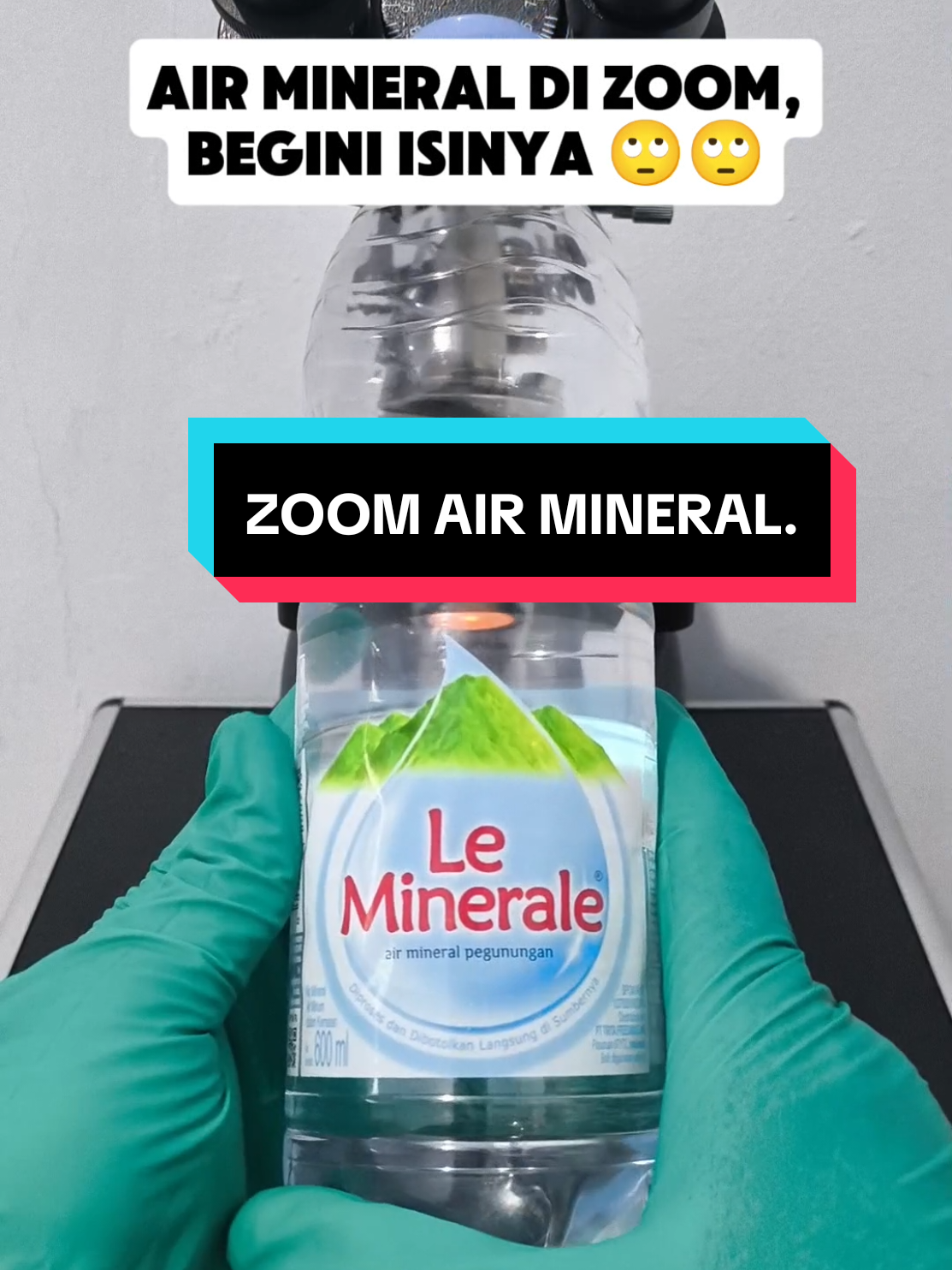 Membalas @satria246949 Ternyata begini isinya air mineral, silahkan berkomentar yang sopan 🫡🫡😉😉 #fyp #fypシ #tiktok #capcut #foryou #ekperimen #microscope #air 