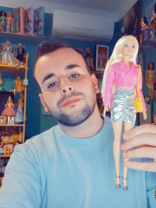 Umboxing de la famosa Barbie Odile , ademas de disfrutar de los regalitos de reyes de @MisterGaga una vez más gracias por todo 💕💫 #barbie #barbiespaña #barbieodile #barbiecollection #barbiefashion #barbiedoll #barbiestyle #barbiegram #barbielifestyle🎀 #barbielove #barbieandalucia #barbieworld #barbiefashionista #barbieposting #barbie80s90s #barbiedancemoves #barbiegram #barbiecollection #barbievintage #barbiegirl 