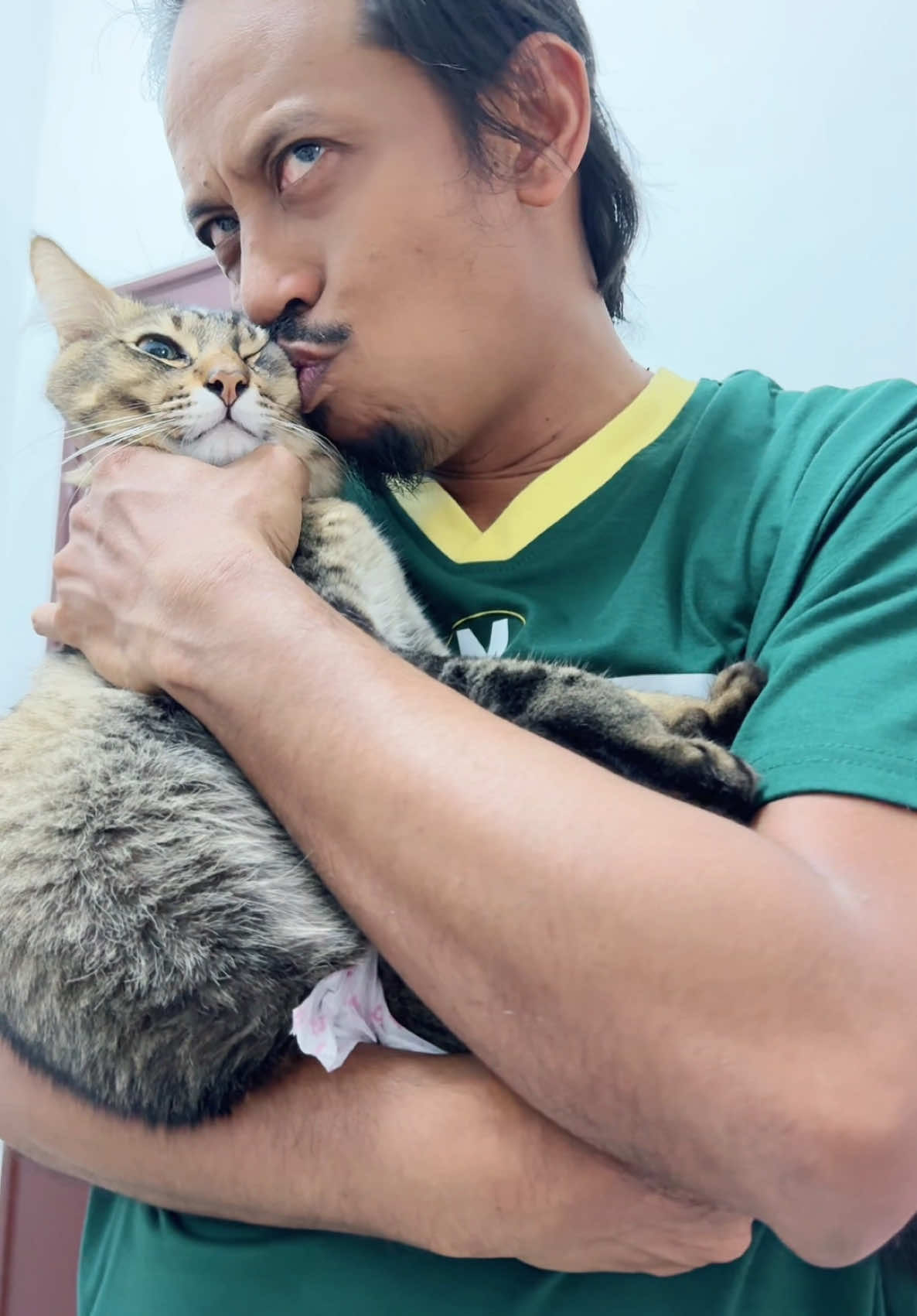 Abis suami aku kejekan si Mico ni..🥴  @shah_ynwa 🇲🇾🇲🇨 #zielabasah #melatah #abangviralmelatahmcd #mico #kucing #cat #pencintakucing #petlovers #fypシ゚viral #trend #fyppppppppppppppppppppppp 