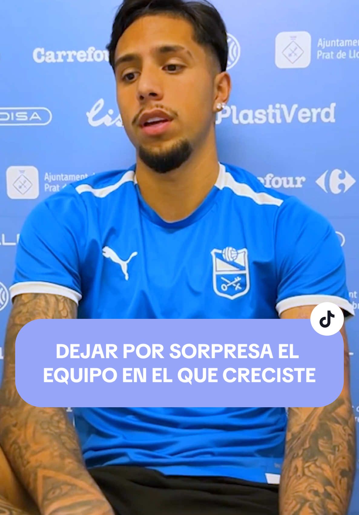 De jugar con #Gavi, #XaviSimons, #Balde o #Casadó a ser feliz en Tercera Federación. 💬 “A día de hoy, no entiendo qué pasó. Estaba muy bien [en el club]. (...) No quería irme”. #DiegoAlmeida era uno de los futbolistas con más proyección de #LaMasia, pero ahor ha encontrado la felicidad en el Sagnier, en El Prat, y lucha por ascender. 🚀 Con el tiempo, se ve capaz de volver a categorías superiores.  #TikTokDeportes #deportesentiktok #TikTokFootballAcademy #Football #Fútbol #Barcelona #Barça 