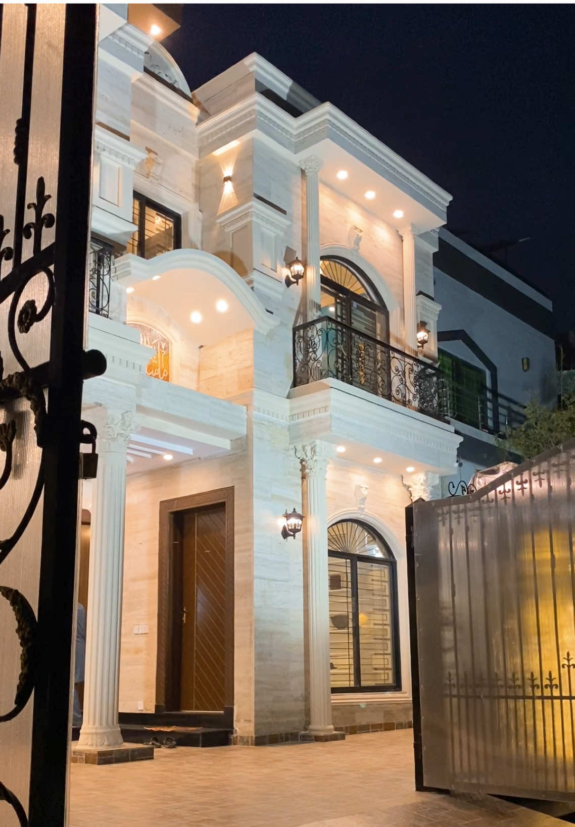 📍Centre Park housing Lahore 10 Marla modern design house for sale more details contact us 03254732155🏡 Abdul Wahab#realestate #sale #luxury #houseoftiktok 