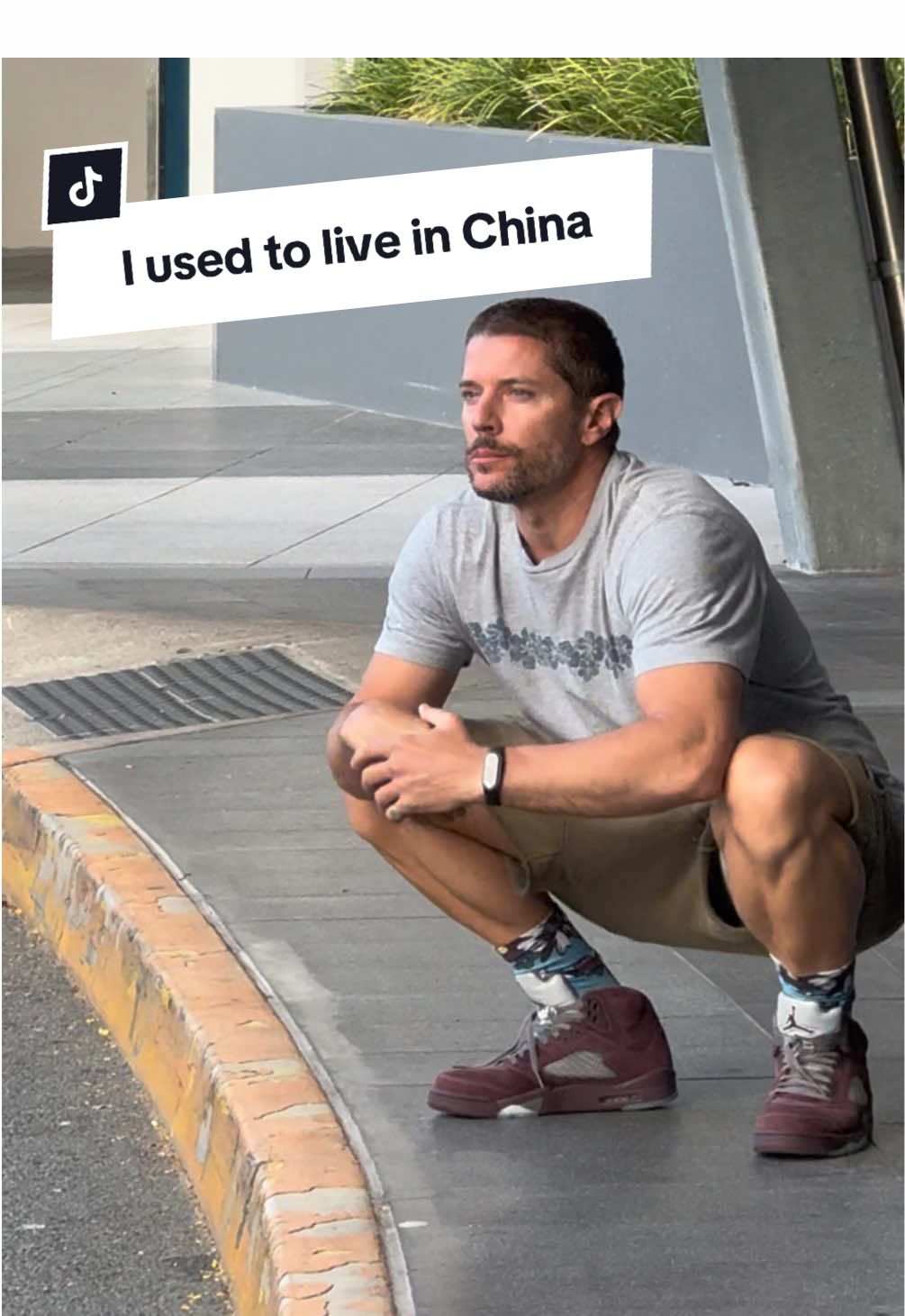 I used to live in China… Rate my Asian squat please. #搞笑 #中国人 #老外 #亚洲蹲 #china #studychinese #海宇翔 