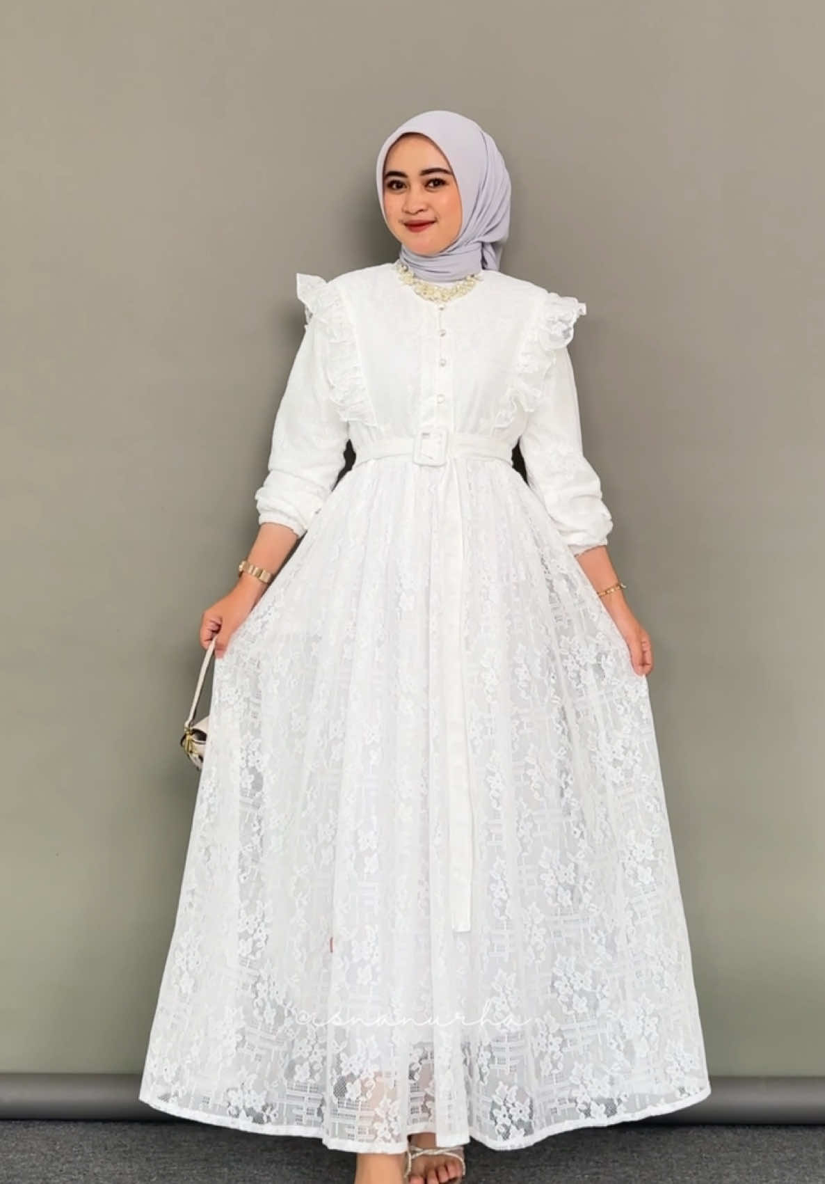 White dress buat lebaran yg harganya cuma 101rb ajaaa #fyp #outfitinspo #outfitideas #outfitlebaran #ootdlebaran #lebaranoutfit 