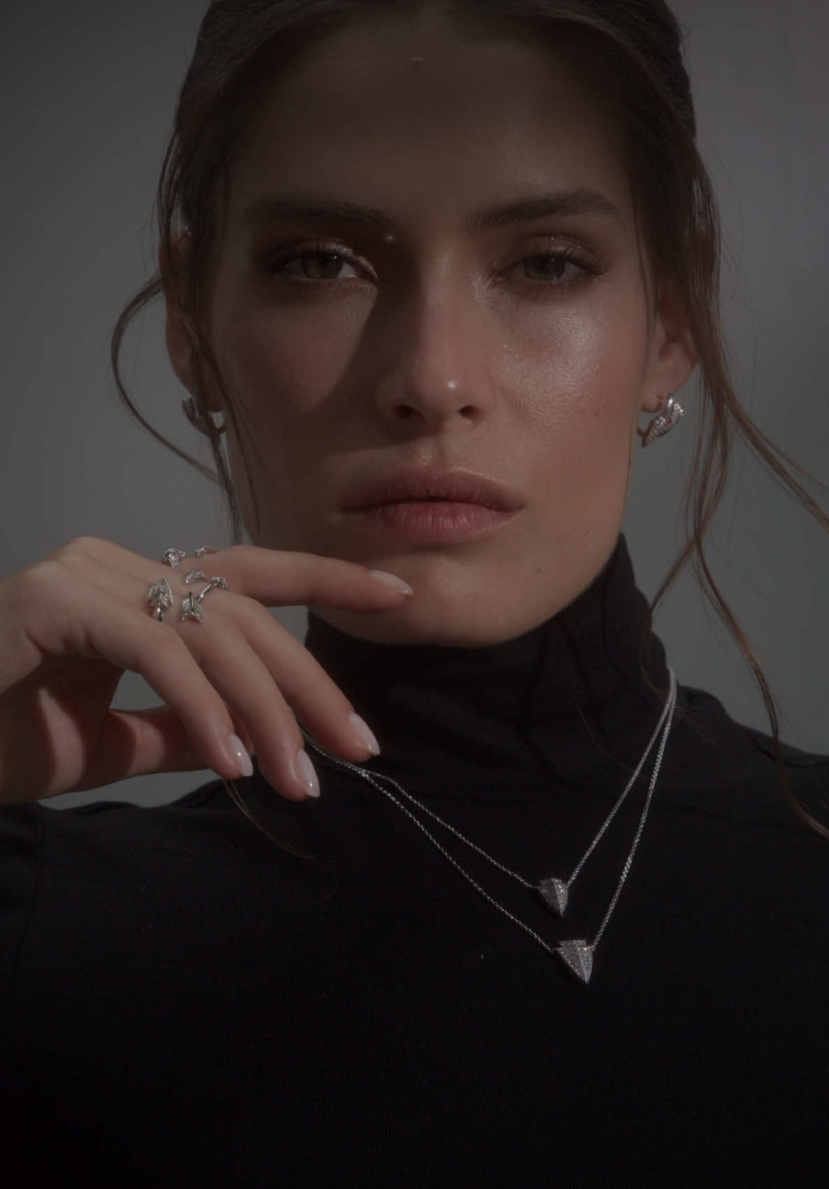 Looking Forward, Aiming Forward. Meet the Aim Forward collection. A bold tribute to determination and precision, a jewelry collection that embodies the power of moving with purpose. 