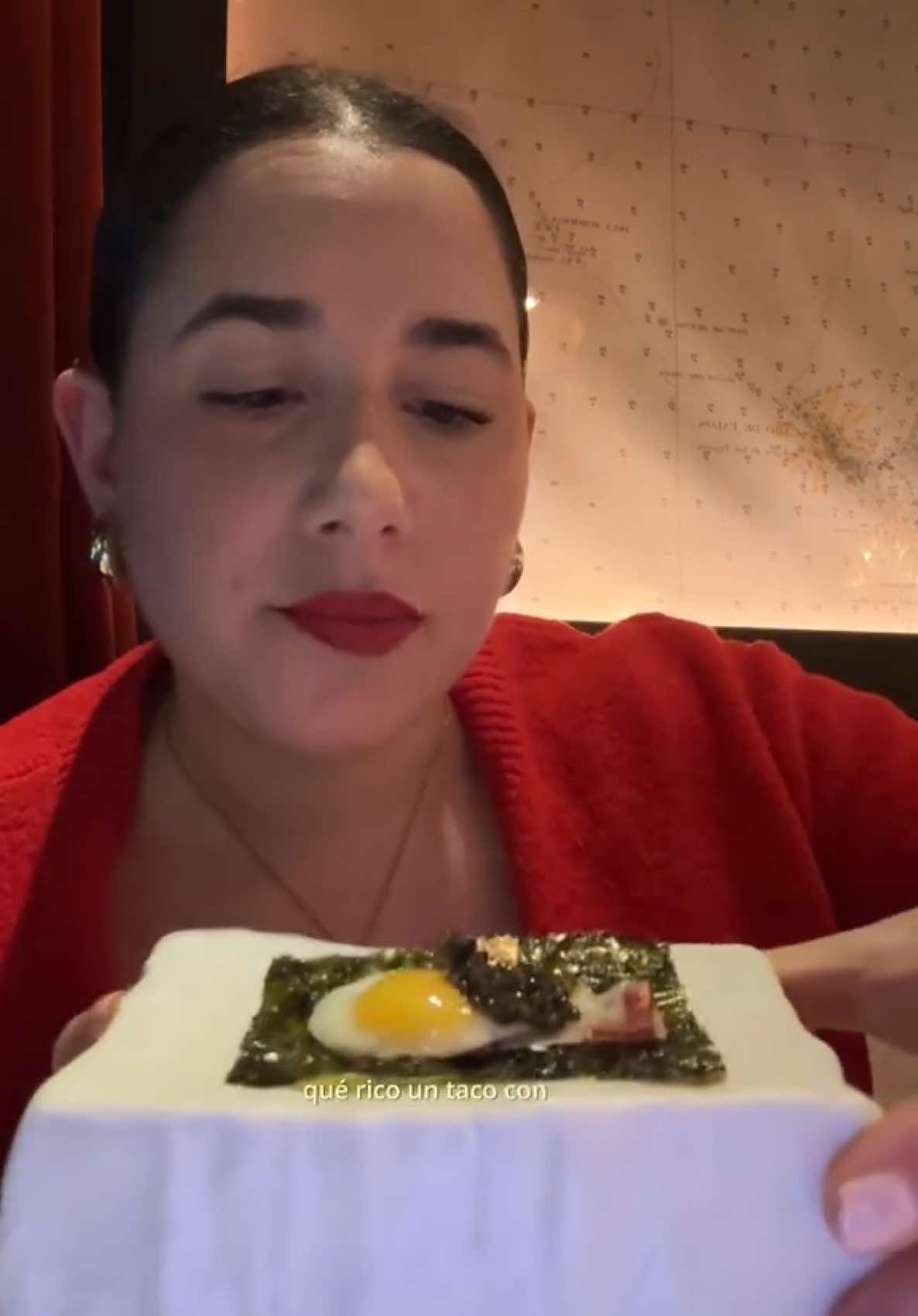Comer sola en el McDonald es facil pero en uno de estos cuesta más.. 😅 alguna vez lo has hecho? IG: martarodriguezgomez98 #martaenusa🇺🇸 