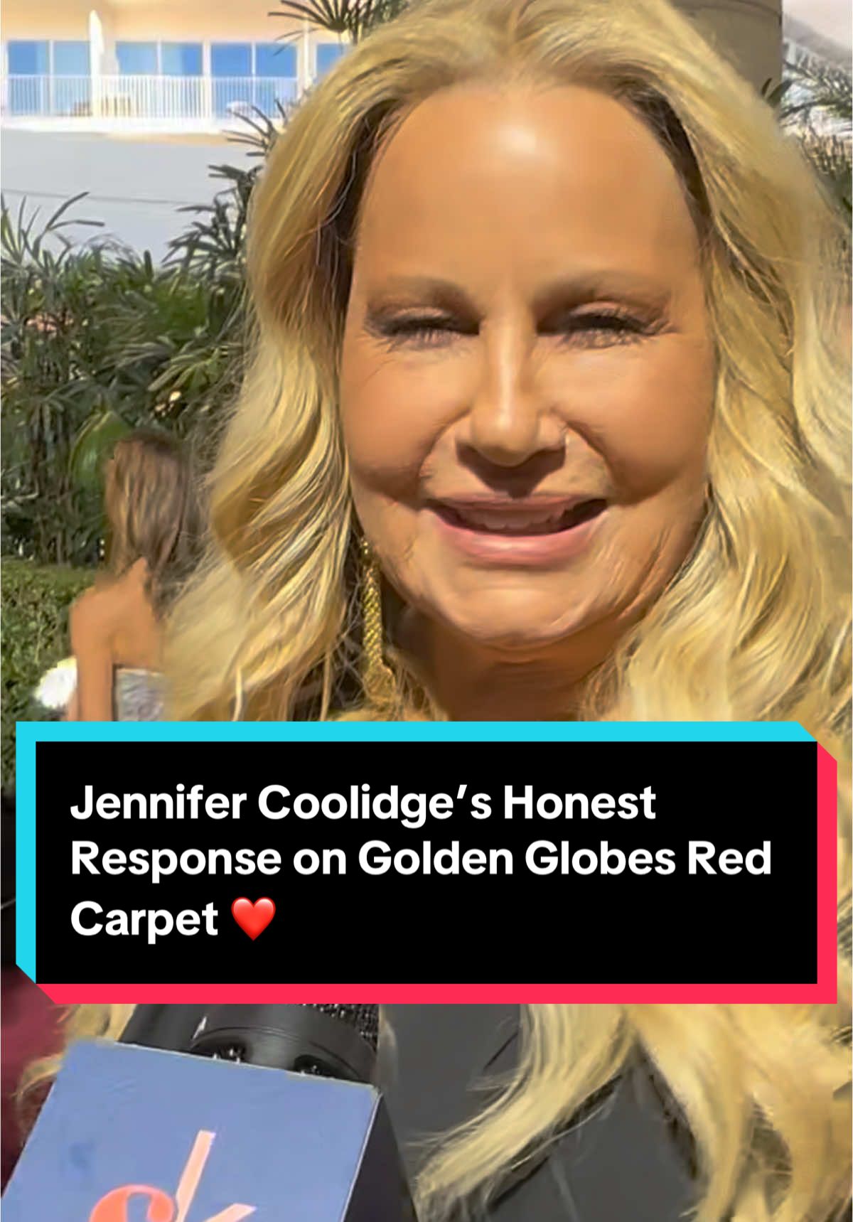 #jennifercoolidge keeps it real on the #goldenglobes red carpet! We love you, Jen! 😂❤️