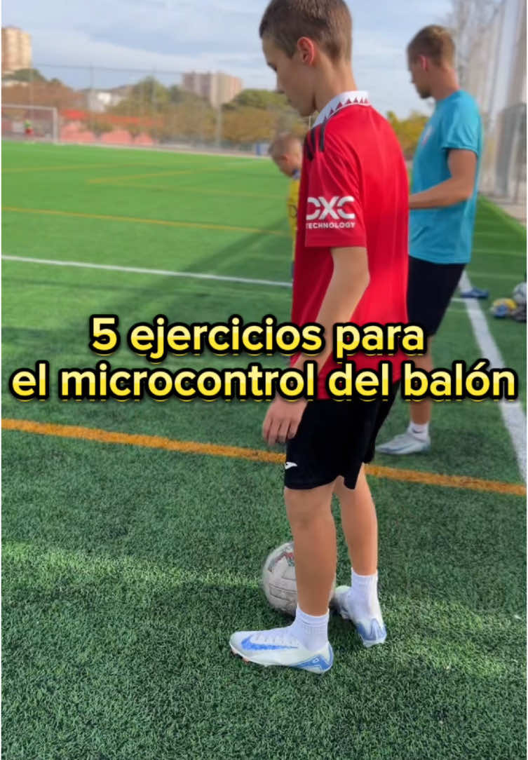 Fútbol entrenamiento: 5 ejercicios para control el balón. Pt 1 #futbol⚽️ #futsal #futbolista #futbolentiktok #dazn #balondeoro 