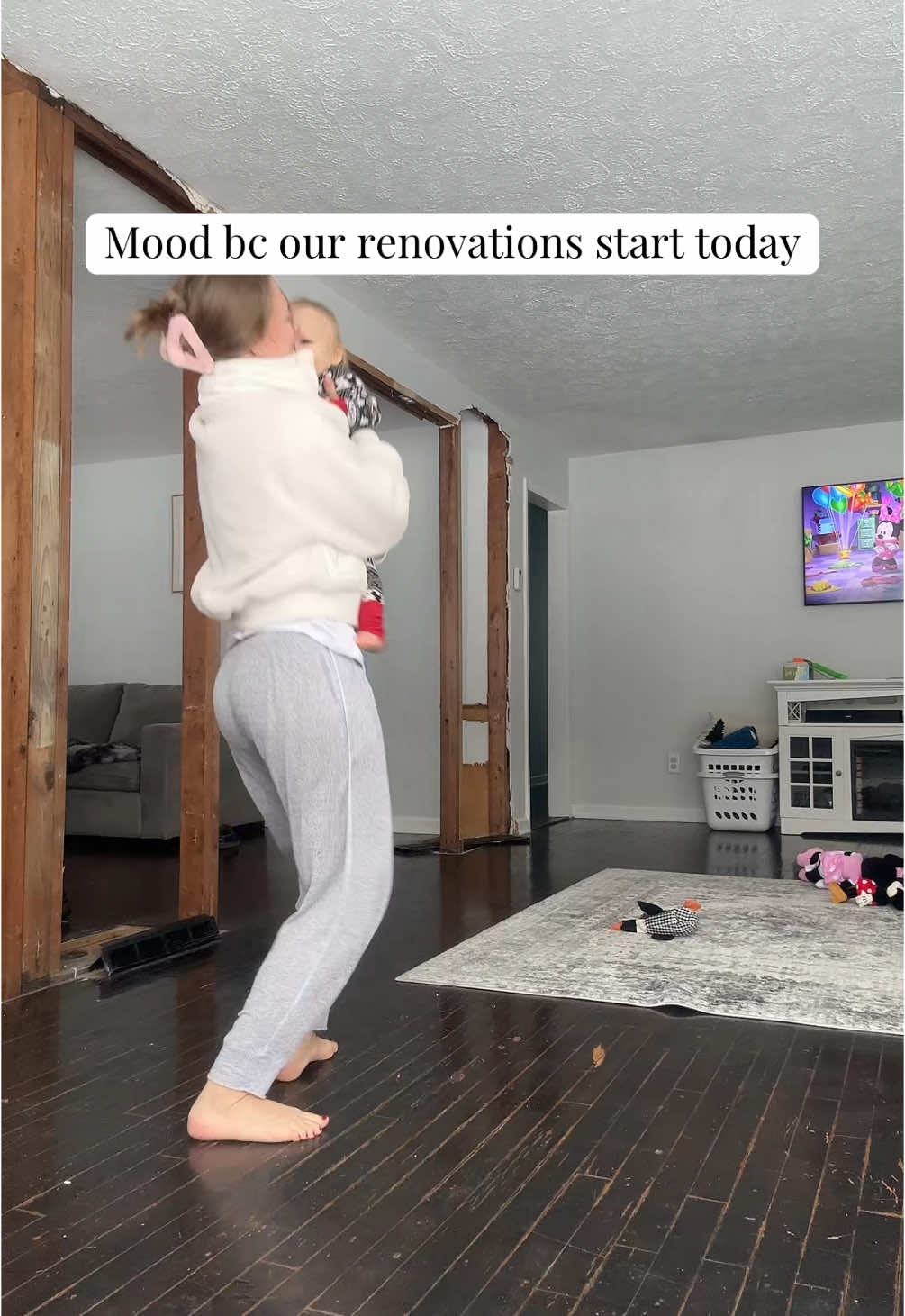 HELLLOOOOO OPEN CONCEPT 👋🏼👋🏼👋🏼👋🏼👋🏼👋🏼 Pls ignore my wedge #brunomars #rose #apt #trendingdance #homeremodel #homerenovation #openconcept #fixerupper #housereno #homeproject #fy #newfloors #excited #dancingmomsoftiktok #dancingmom #babytok #houseoftiktok #momanddaughter #Lifestyle #babygiggles  @Bruno Mars  @ROSÉ   