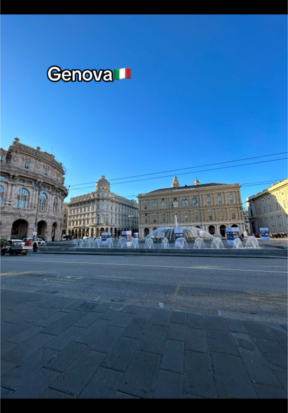 Genova, una città affascinante che unisce storia, cultura e il fascino del mare! 🌊✨ #Genova è famosa per i suoi caruggi, i vicoli stretti e pittoreschi del centro storico, dove puoi perderti e scoprire angoli nascosti pieni di storia. 🏛️ Non dimenticare di visitare il Porto Antico, un mix perfetto di modernità e tradizione, con l’Acquario, il più grande d’Italia, e una vista mozzafiato sul Mediterraneo. 🐟🌅 E poi… il pesto alla genovese! Un’esplosione di sapori che rappresenta il cuore della cucina ligure. 🥰🌿 Genova non è solo una città, è un viaggio indietro nel tempo, un’esperienza che ti lascia senza parole. Hai già visitato questa meraviglia italiana? 🇮🇹❤️ #Genova #Liguria #Italia #Viaggi #Pesto #Mare #ViaggiInItalia #CittàStorica #EsperienzeUniche #genoa #liguria #mediterranean #aquario #pesto #italia #italy🇮🇹 #acquario 