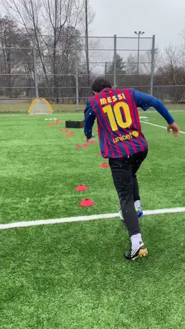 TIGHT angle drill🔥to improve dribbling #footballskills #football #skills #skill #soccerskills #technqiue #footwork 