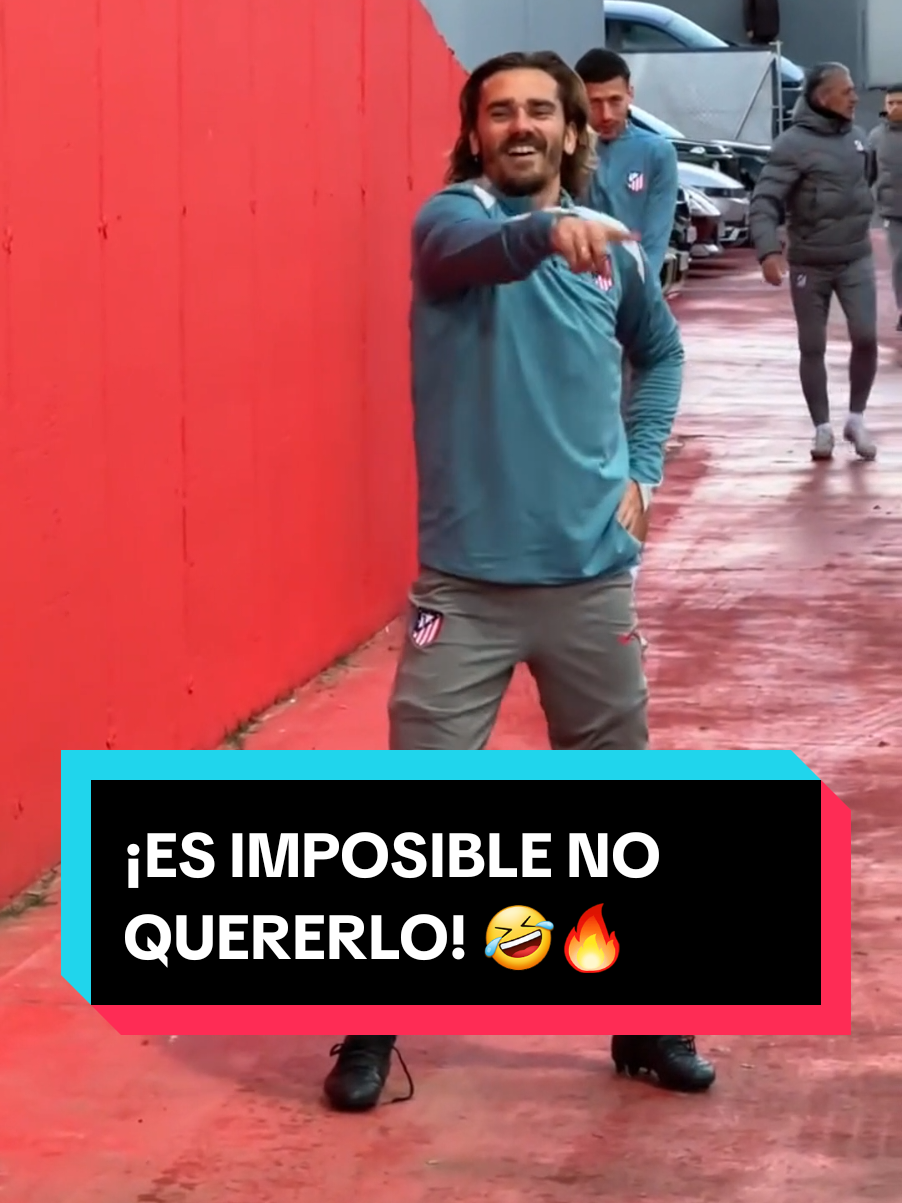 ¡ES IMPOSIBLE NO QUERERLO! 🤣🔥 #Griezmann llegó a puro #canto al #entrenamiento del #AtleticoMadrid  📽: @Atletico de Madrid  #TikTokDeportes #Futbol #antoinegriezmann #cantar 