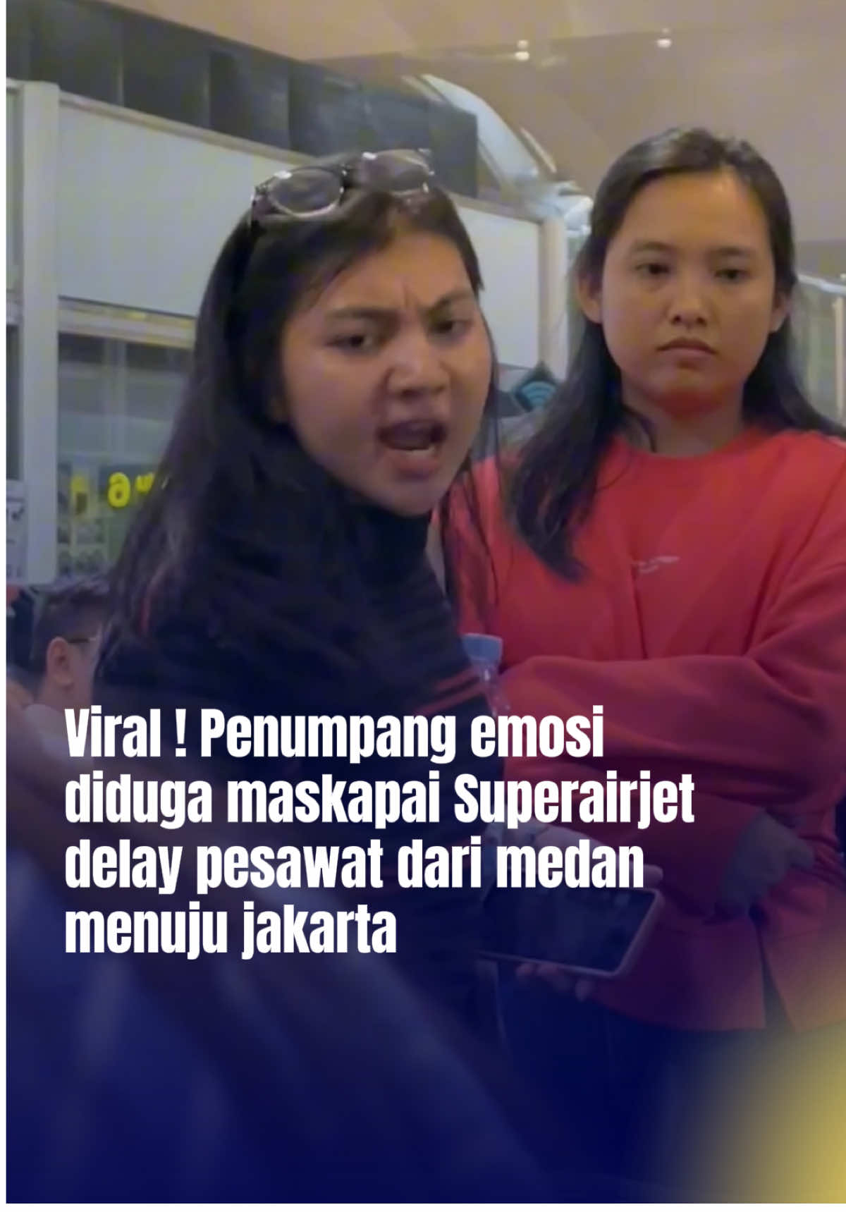 Para penumpang yang diduga maskapai Superairjet emosi ketika mengetahui pesawat mereka delay hingga beberapa jam dari Medan menuju Jakarta, Senin (6/1/2025). Salah seorang penumpang perempuan terlihat kesal lantaran perubahan jadwal tersebut merugikannya, sehingga mengharuskan landing di Jakarta tengah malam.  #penumpang #superairjet #delay #protes #viral #maskapai 