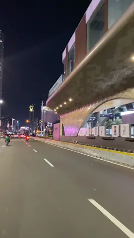 Pov:Motoran sendirian malem' #bunderanhi #jakarta #citylights #momen 