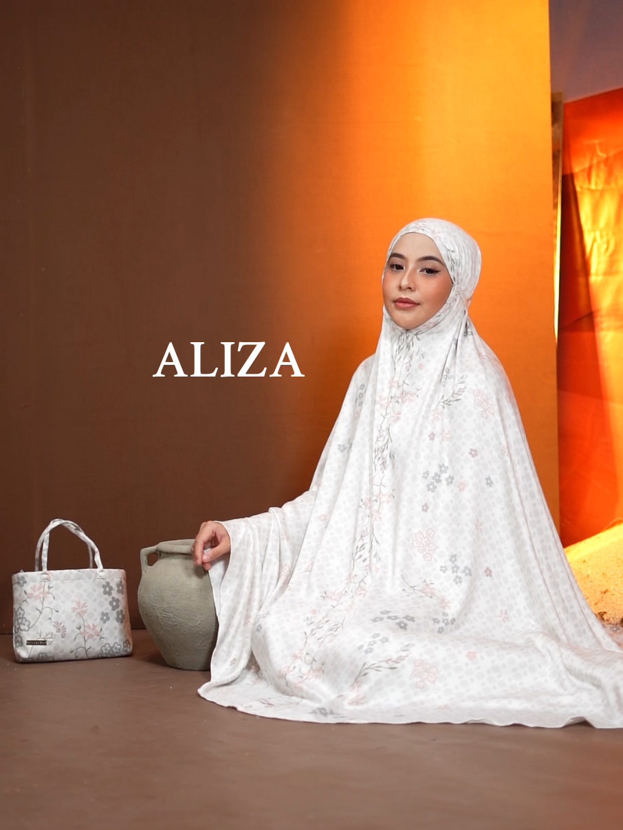 New launch! Mukena Rayon Sateen Aliza White ✨🌼 putih bersih dan looks yang manis cocok untuk ukhti setia Biyaa 😍😍 Jangan lupa cek ouut!  #mukenatazbiya #mukenamewah #mukenanyaman #mukenarayonsateen #mukenadaily #seserahan #gifts #mukenalebaran 