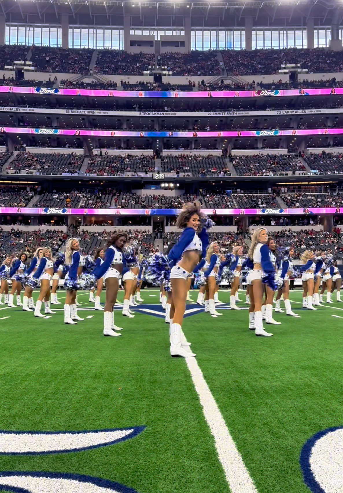 Thank you, #CowboysNation! 💘⭐️ #DCCheerleaders #AmericasSweethearts #DallasCowboys #DCC 