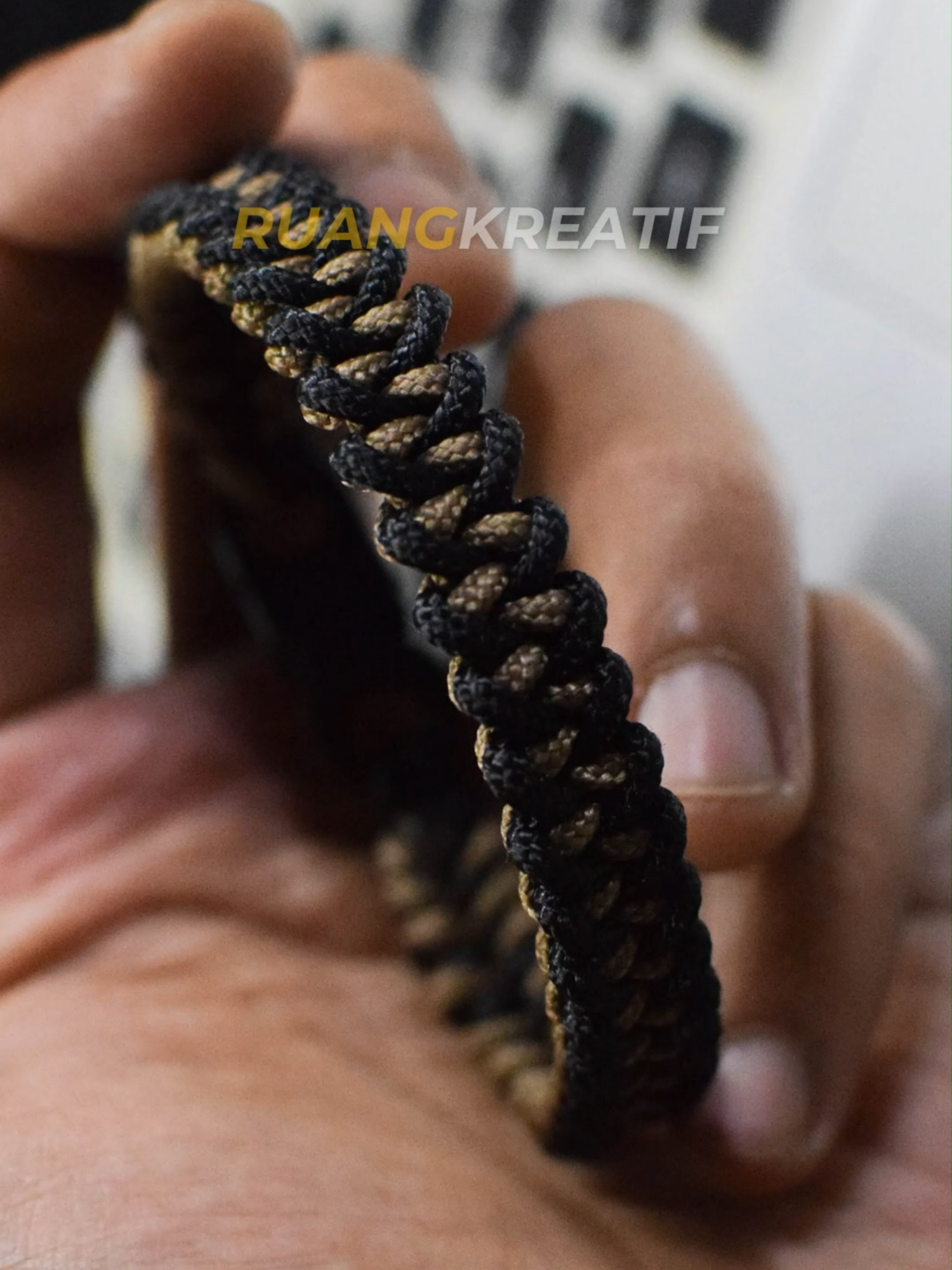 How To Make A Shark Jaw Bone Tactical Paracord Bracelet Don't miss any steps, watch the video until the end  on my youtube channel Leave a comment, share, like and subscribe. Have fun creating. Thank You.. #gelangtangan #gelangtali #gelangsimple #gelangkekinian #gelang #DIY #paracord #paracordbracelet #paracordtutorial #paracordcrafts #bracelet #gelangretro #tactical #tacticalbracelet #paracord550 #paracord275 #tacticalcord275