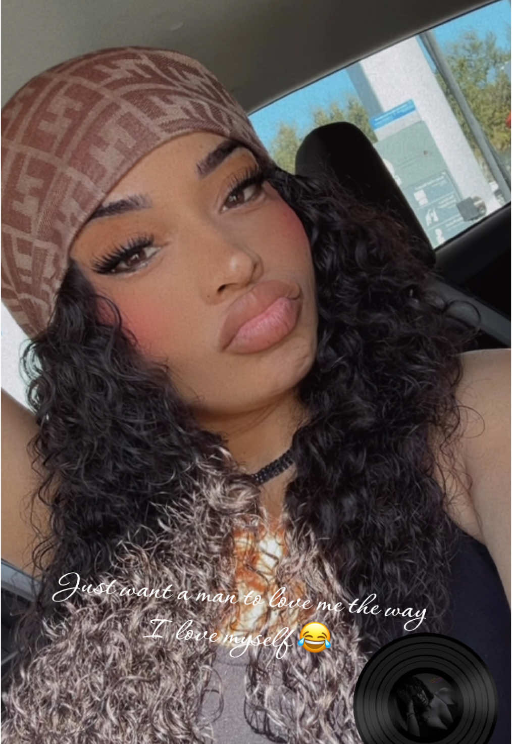 Just want a man to love me like I love myself, yall missed me?… #curls #curlcheck #mixed #jamaican #headscarf #chill #choker #fyp #fyyyyyyyyyyyyyyyy #foryoupage #fashionista #fendi 