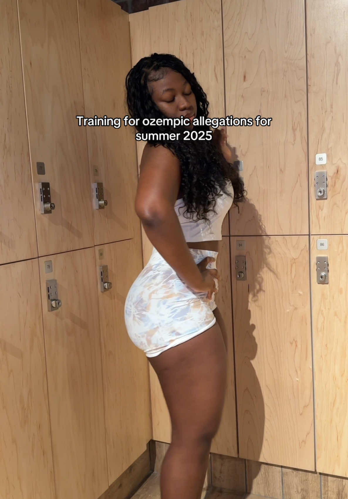 Ozempic allegations ice spice edition 🥰 lmao but jokes aside yall this summer you won’t find my waist unfortunately 🙂‍↔️. Register for coaching for free with the link in my profile besties and let’s transform! Watch my transformation journey on my page 🥰 #summer2025 #ozempic #gymhumor #stairmaster 