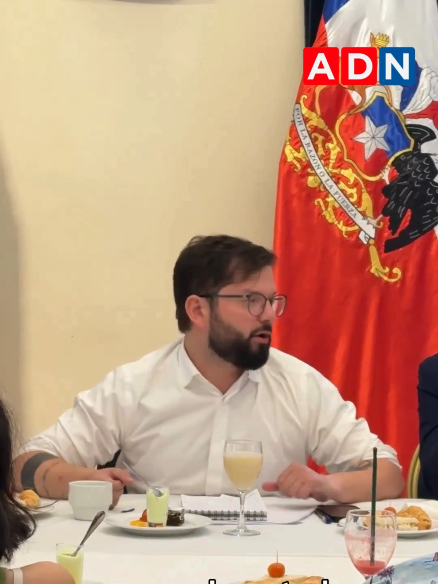 El Presidente Gabriel Boric se reunió en La Moneda con estudiantes de diferentes regiones que obtuvieron la Distinción a las Trayectorias Educativas, con la que fueron reconocidos y reconocidas por sus resultados en la PAES. #paes #gabrielboric #boric #estudiantes #chilenos #chile