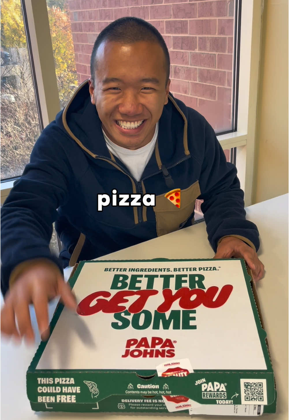 What’s your favorite way to eat pizza? 🍕  #PapaJohns #pizza 