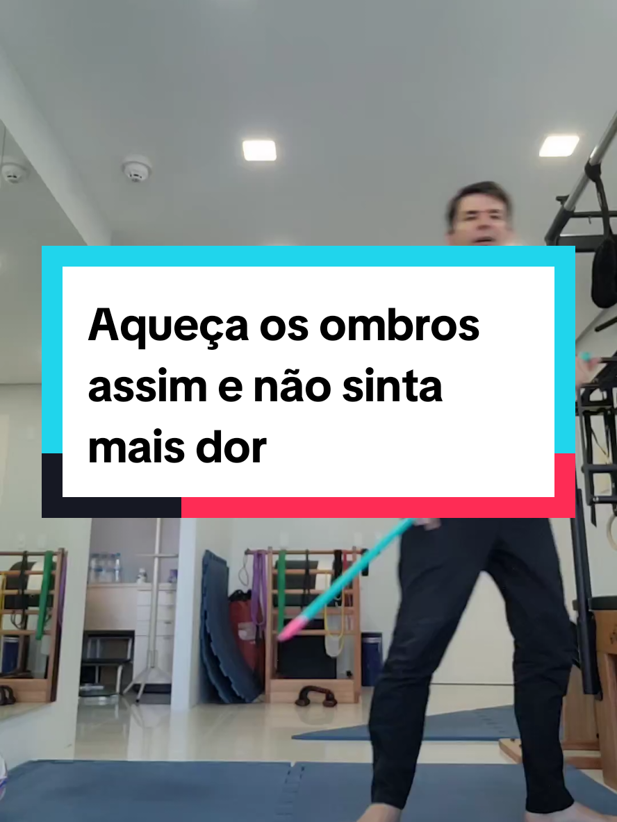 Começamos o ano aquecendo os ombros. Esse exercício vai aliviar as dores de ombro.  Se for para ficar com dor, que seja porque você se moveu muito.  Quer conhecer mais exercícios?  Link do perfil... #herniadedisco #ciatalgia  #doremombros #cervicalgia  #dorlombar  #dornascostas  #dornopescoço  #dor  #LIVEhighlights #TikTokLIVE #LIVE 