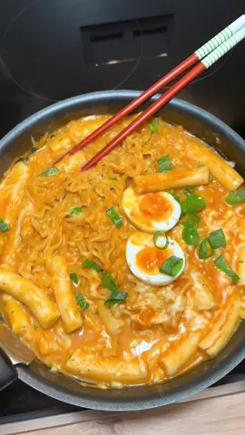 Buldak ramen 🥢💘#fyp #fürdich #viral_video #buldak #buldakramen #tteokbokki #ramennoodles #buldakcarbonara #cooking #trendingvideo #ricecake #buldaknoodles #FoodLover #latenightsnack 