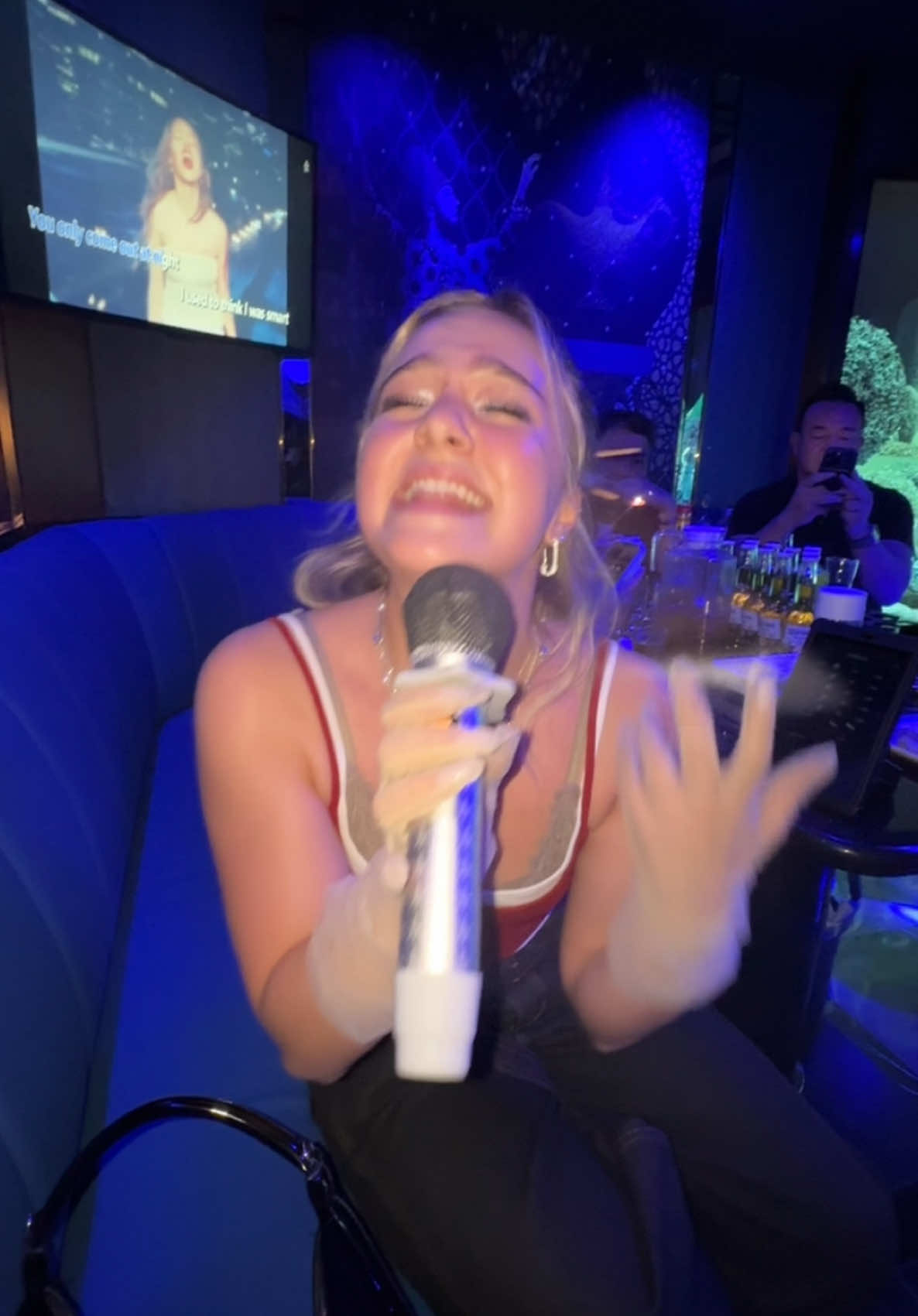 Singing my heart out to Olivia Rodrigo🎤🎙️🎶🇨🇳