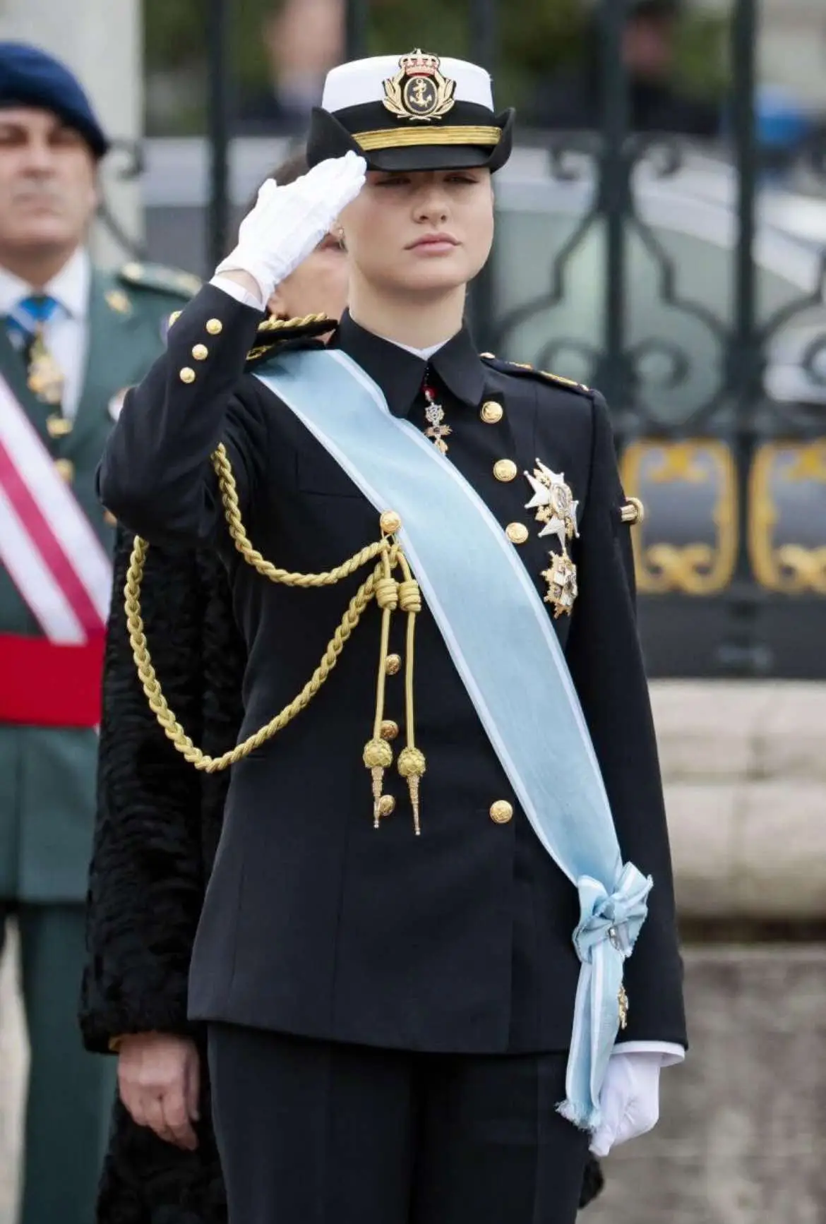 Hoy ha sido la última aparición oficial de la Princesa Leonor, justo antes de su crucero de 6 meses a bordo del barco. #royalfamilyeditamily #royalty #family #royalfamily #royalfamily🇪🇸👑🇪🇸 #royals #royalty #royalfamilyofspain🇪🇸 #spanish #spain #spain🇪🇸 #spanishroyal #spanishroyalfamily #spanishroyals #spanishroyalty #princess #princessleonor #princessleonorofspain #princessleonorofspain🇪🇦💗 #princessleonorofasturias #princessleonor👑 #princessleonorofspain🇪🇸👑 #princessleonorofspain🇪🇦 #princessleonor🇪🇦 #princessleonordeespaña #princessleonordeborbon #princessleonordeaustrias #princessleonordeborbon🇪🇸🇪🇸 #princessleonordeaustrias💌💞 #princessleonordeespana #princessleonordeborbon💗🥰 #princessleonordebourbonyortiz #princesaleonor #princesaleonordeespaña #princesaleonordeborbonyortiz #princesaleonor👑 #princesaleonorofspain #princesaleonor💗 #leonor #leonordeborbon #leonordeborbonyortiz #leonordeespaña #leonordeasturias #leonordeespana #leonordeborbon👸 #leonordeborbón #leonordetodoslossantosdeborbónortiz #princessleonorupdate #infantasofia #infantasofiaofspain #infantasofia🇪🇸 #infantasofiaofspain🇪🇸 #infantasofiaofspain🇪🇸💗 #infantasofiaofasturias #infantasofia👑 #sofía #sofiadeborbon #sofiadeborbonyortiz #sofiadeborbon💗💟 #sofiadeborbon👑 #sofiadeborbonortiz #sofiadeborbonoryortiz #sofiadeborbonleonorysofia #queenletizia #queenletiziaofspain #queenletiziaortizofspain #queenletiziaofspain🇪🇦 #queenletiziakingfelipe #queenletizia🇪🇸 #queenletizia👸🇪🇦 #queenletiziaortiz #queenletiziaandkingflipe #reinaletizia #reinaletiziaespaña #reinaletiziaortiz #reinaletiziadeespaña #reinaletiziadeespana #reinaletiziaylainfantasofia #kingfelipe #kingfelipevi #kingfelipeviofspain #kingfelipeofspain #kingfelipe🇪🇦 #kingfelipeofspain🇪🇸🤴 #kingfelipevi🇪🇸 #kingfelipeviofspain🇪🇸💗 #kingfelipeviofspain🇪🇸 #reyfelipe #reyfelipedeespaña #reyfelipevi #reyfelipevl #reyfelipeespaña #reyfelipeyreinaletizia #reyfelipeiv #reyfelipedesespaña #reyfelipe❤️ #fyp #fypage #fypp #viral #viraltiktok #viraledit #viraledits #viraleditss #edit #edits #editss #editor #editing #fyppppppppppppppppppppppp #fypppppppppppppppppppppppp 