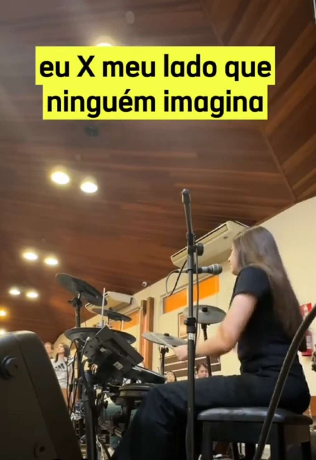 E aí, você já conhecia todos esses lados da Prof? 👀 Todos temos um lado inesperado, algo que surpreende até quem nos conhece bem. E agora é a sua vez! Que tal usar o áudio da Orquestra Petrobras Sinfônica e entrar no challenge mostrando suas diferentes versões? Tô curiosa para conhecer ☺️ Siga @petrobras e @petrobras_sinfonica #MeuLadoSinfônico #OrquestraPetrobrasSinfônica #PetrobrasCultural *publi