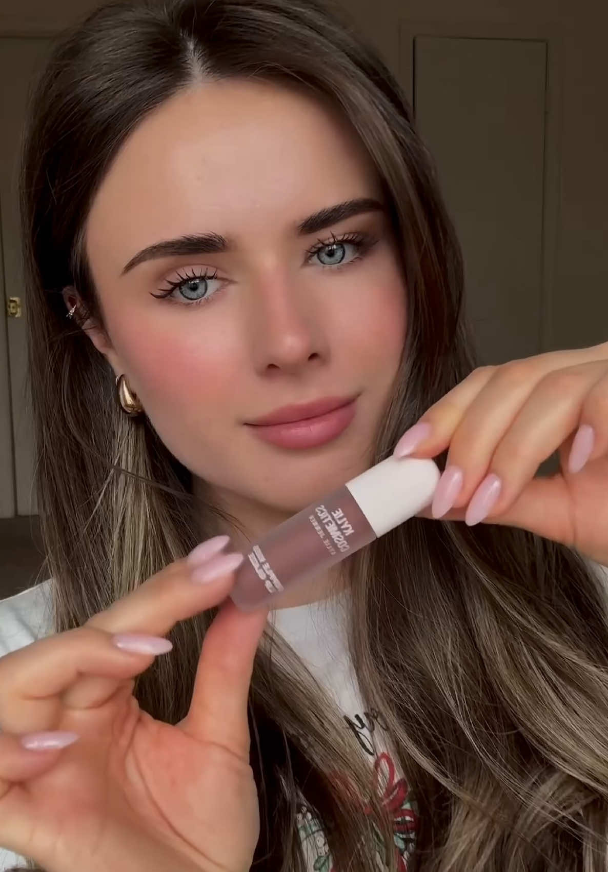 Stunning @Kylie Cosmetics Supple Kiss Lip Gloss in lovable shade🫦✨ #KylieCosmetics #UGCCreator #BeautyContent #TikTokBeauty #LipGlossGoals #MakeupCreator #ShinyLips #Makeuplnspo #UnboxingVideo #BeautyLover #ContentCreation #LipGlossAddict #ViralMakeup #BeautyTips #TikTokMakeup #MakeupTransformation #ProductReview #MakeupFaves #BeautyCollabs #CreatorCommunity #InfluencerMarketing #MakeupObsessed #LipGameStrong #BeautyInfluencer #GlowUpRoutine