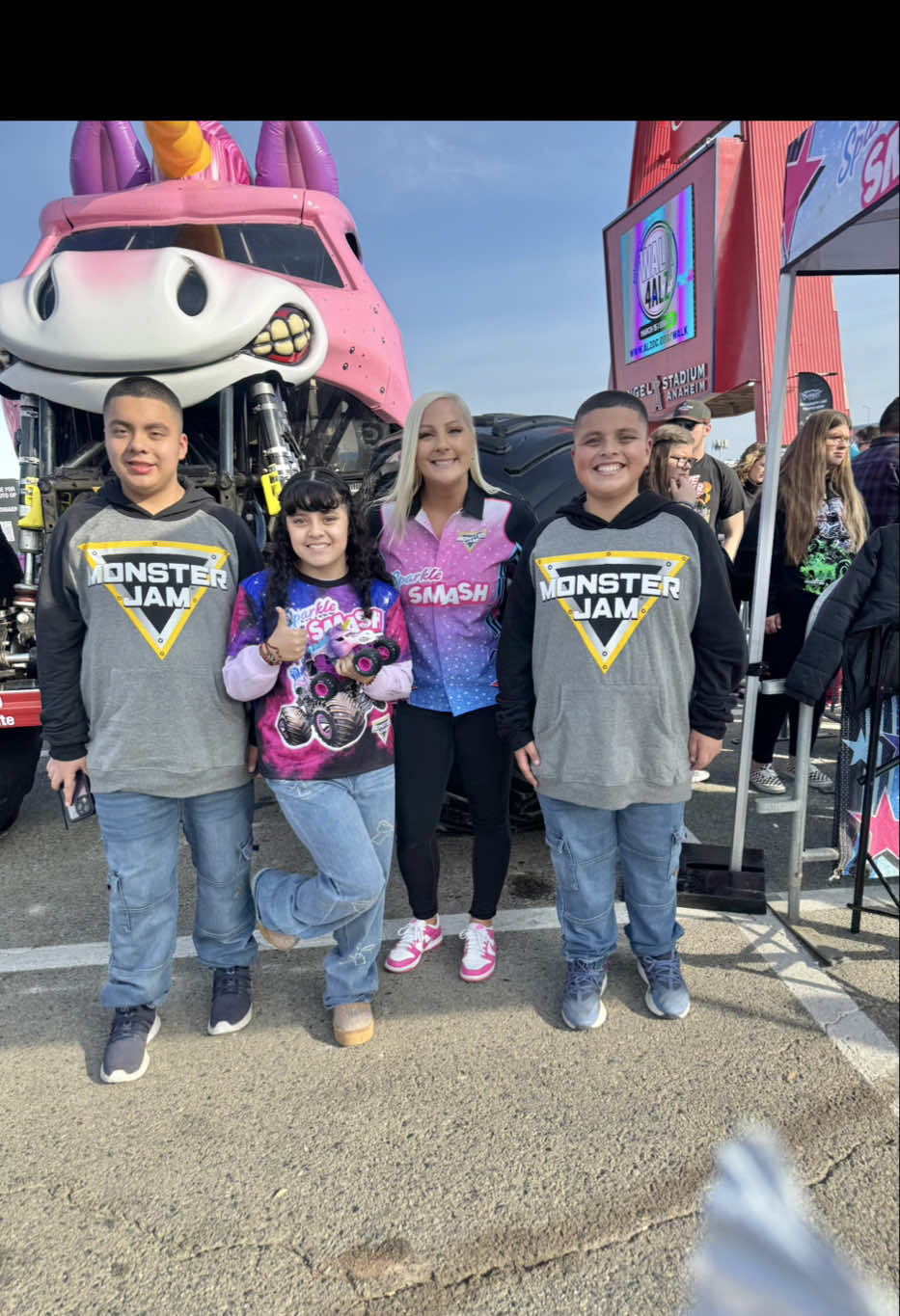 Highlight of Alexis day to meet Kayla Bloodegranger at the #pitparty @Monster Jam #kaylabloodegranger #monsterjam #pitparty #Anaheim #angelstadium 