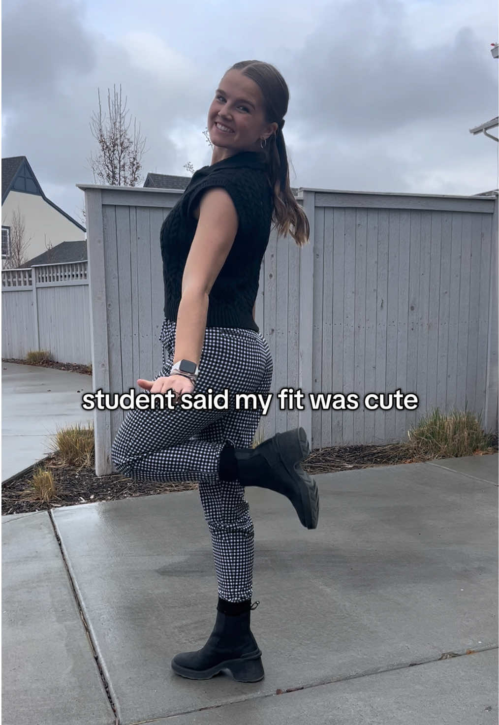 Got told I look like a student multiple times. Oh well it’s a cute fit.  Pants: @Albion Fit  Shoes: @SOREL  Sweater: @rossfindss  #fitcheck #studentteacher #sorel #rossfinds #albionfit #teacherfit 