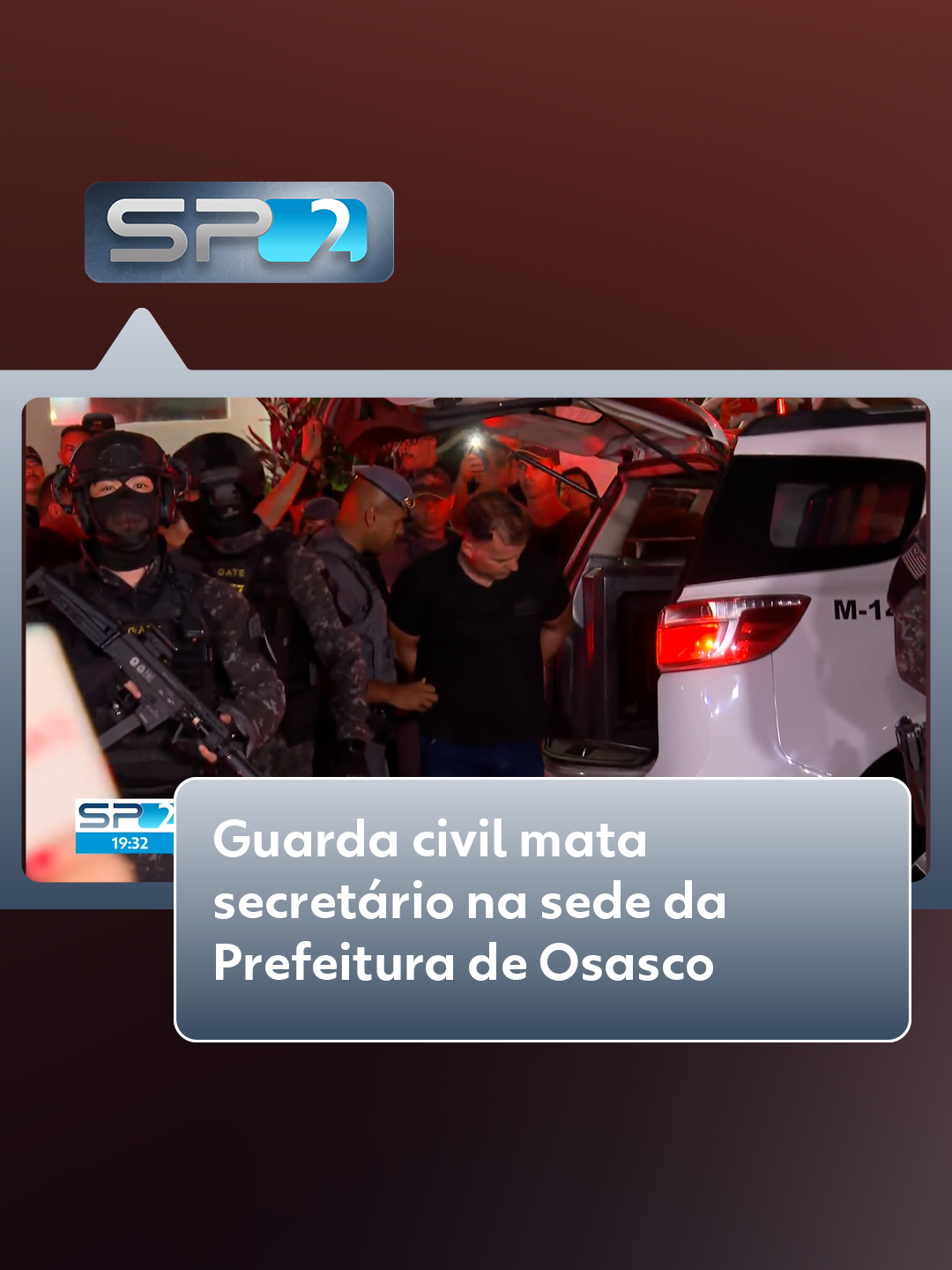 📍São Paulo - O secretário-adjunto de Segurança e Controle Urbano de Osasco, Adilson Custódio Moreira, foi morto a tiros por um guarda civil municipal na tarde desta segunda-feira (6) na sede da Prefeitura da cidade, na Grande São Paulo. Adilson tinha marcado uma reunião com GCMs da cidade para discutir a estrutura da corporação no novo governo. A reunião ocorria na Sala Oval, o principal espaço de reunião da Prefeitura, ao lado da Secretaria de Governo e do gabinete do prefeito Gerson Pessoa (Podemos), que não estava no prédio nesta tarde. Houve uma discussão entre o secretário-adjunto e um GCM, que sacou a arma e fez disparos. Os demais GCMs saíram correndo e o agressor trancou a porta. O guarda ficou trancado por horas na sala e o Grupo de Operações Táticas Especiais negociou para que ele se entregasse. O guarda se entregou por volta das 19h30. Saiba mais no #g1  #osasco #sãopaulo #tiktoknoticias